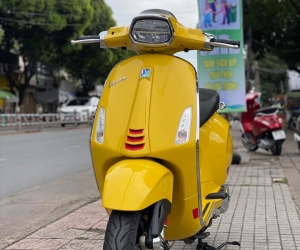 Vespa Sprint Vàng